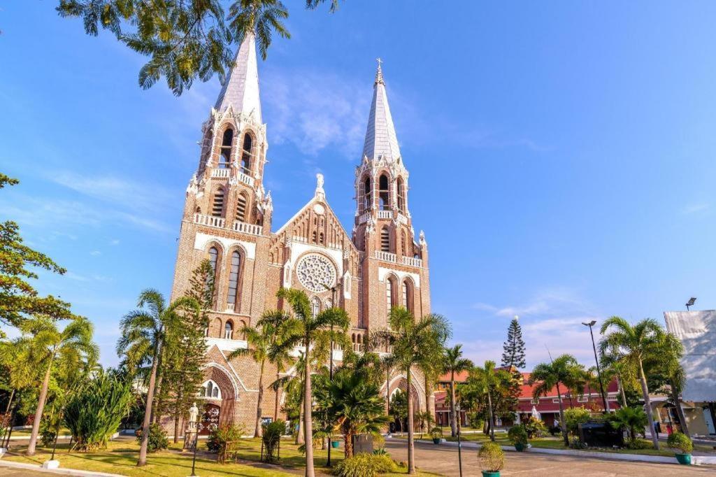 Yangon Urban Hotel Exterior photo