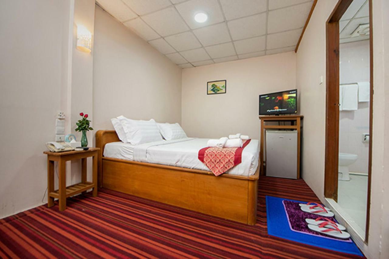 Yangon Urban Hotel Exterior photo